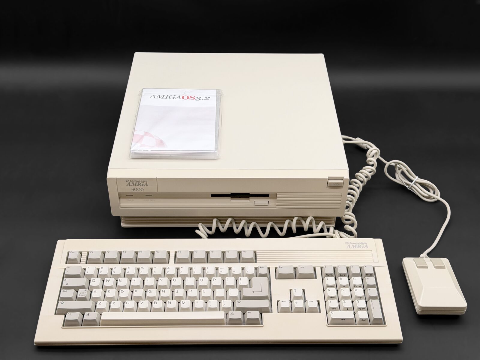 Restored Amiga 3000 with keyboard and mouse